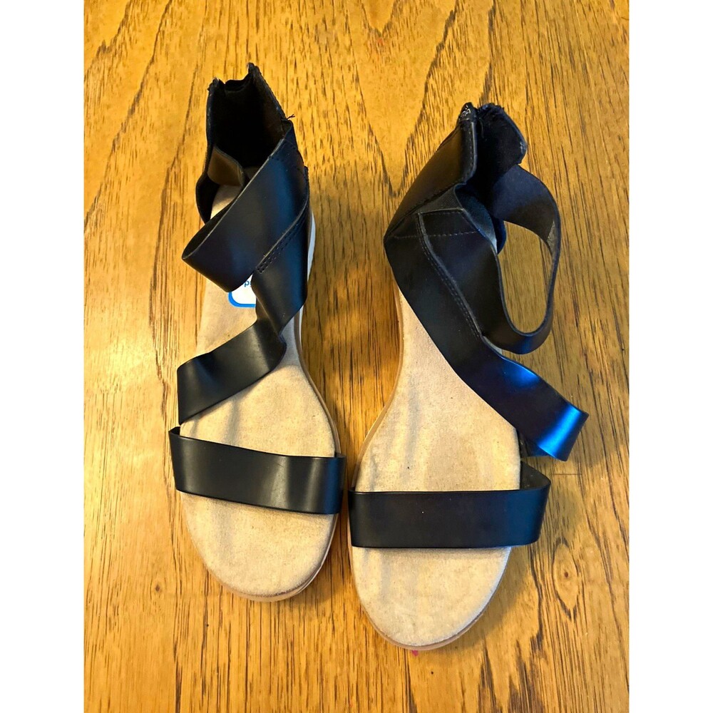 Time And Tru Women’s Black Leather Strappy Zip Sandals Wide Width US 9 W